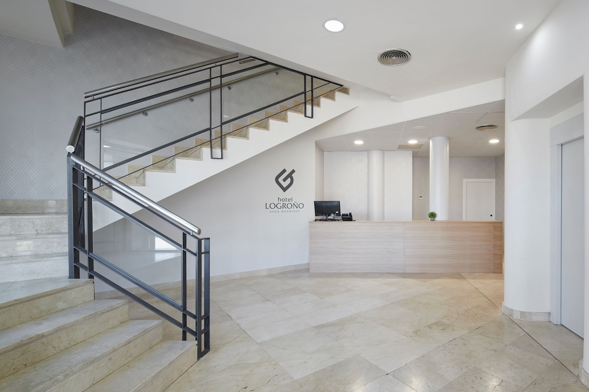 Iraipe Logrono Hotel